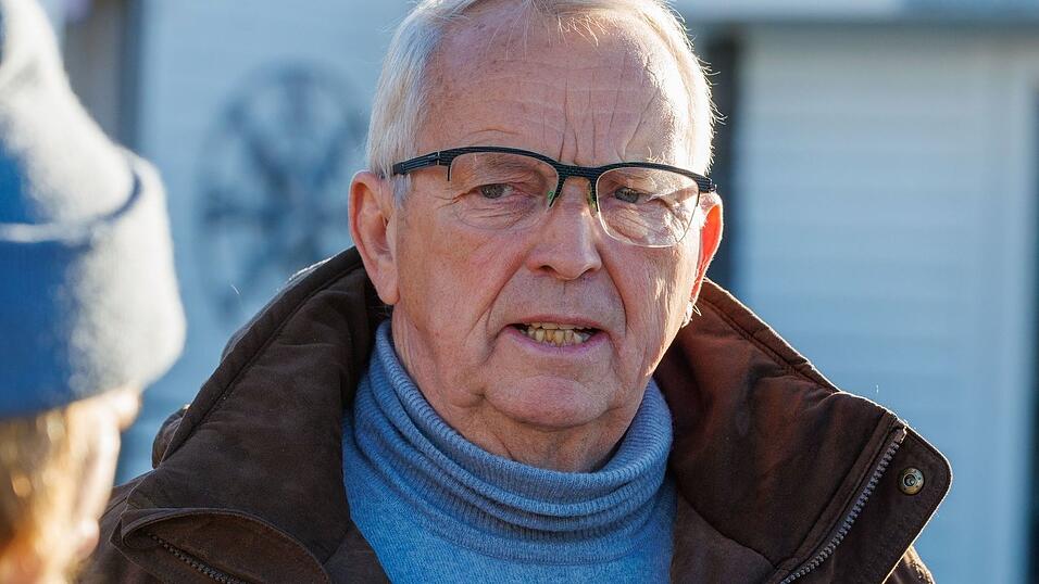 Umweltminister Backhaus (SPD) r&auml;t davon ab, &laquo;nun wieder in den sogenannten sozialen Medien Verschw&ouml;rungstheorien verbreiten oder solchen aufsitzen&raquo;.