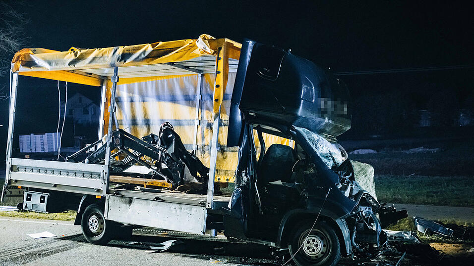 Die Einsatzkräfte mussten am Freitagmorgen zu einem schweren Unfall auf der B299 ausrücken. Die Einsatzkräfte mussten am Freitagmorgen zu einem schweren Unfall auf der B299 ausrücken.