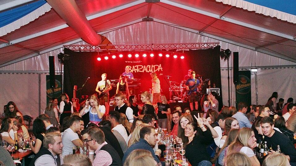 Die besten Bilder vom Wein- und Wei&szlig;bierfest des Burschenvereins Arth und der M&auml;dchengruppe.