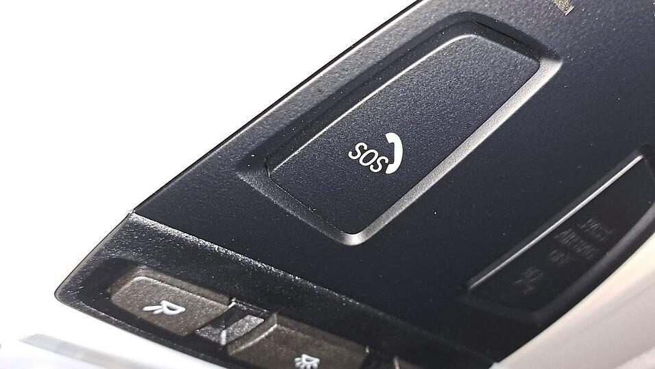 Moderne Autos sind mit einer automatischen Notrufrunktion - wie hier im Bild - ausgestattet. Moderne Autos sind mit einer automatischen Notrufrunktion - wie hier im Bild - ausgestattet.