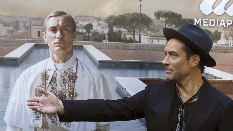 In seiner Rolle als junger Papst zeigte Jude Law eine interessante Seite der Kirche. (Archivbild)