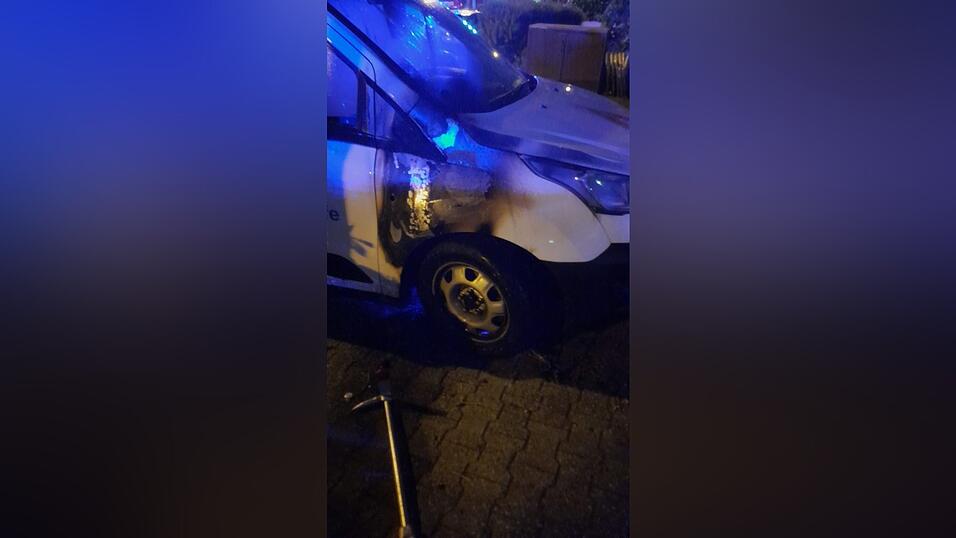 Vier Brände innerhalb kürzester Zeit haben in der Nacht auf Mittwoch die Landshuter Feuerwehr beschäftigt.