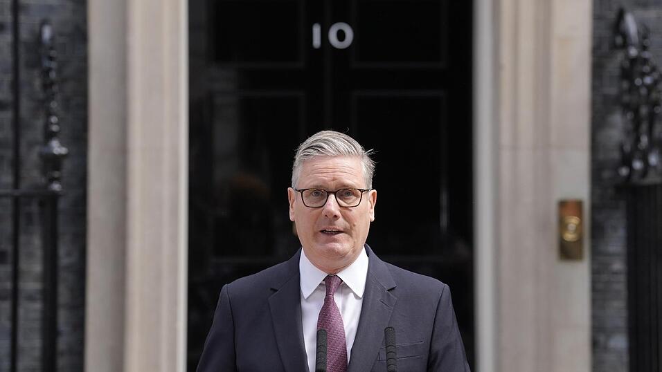 Keir Starmer ist am Montag vor die Presse getreten und hat seinen Rücktritt angekündigt. Überraschend kam das nicht mehr. Keir Starmer ist am Montag vor die Presse getreten und hat seinen Rücktritt angekündigt. Überraschend kam das nicht mehr.