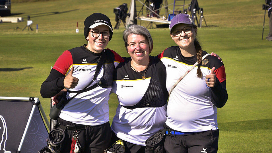 Gemeinsam mit Elisa Tartler und Christine Schäfer trat Alexandra Stadler (r.) im deutschen Damenteam an und konnte sich am Ende über die Bronzemedaille freuen. Gemeinsam mit Elisa Tartler und Christine Schäfer trat Alexandra Stadler (r.) im deutschen Damenteam an und konnte sich am Ende über die Bronzemedaille freuen.