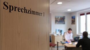 Statt dem Wohl der Patienten stehe bei aufgekaufte Arztpraxen meist die Wirtschaftlichkeit im Vordergrund, lautet die Kritik.