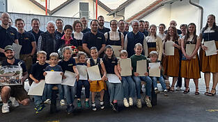 Festausschuss, Festdamen und Festm&auml;dchen und Taferlbuben sowie Patenverein hatten das Jubil&auml;um zu einem Erfolg gemacht.