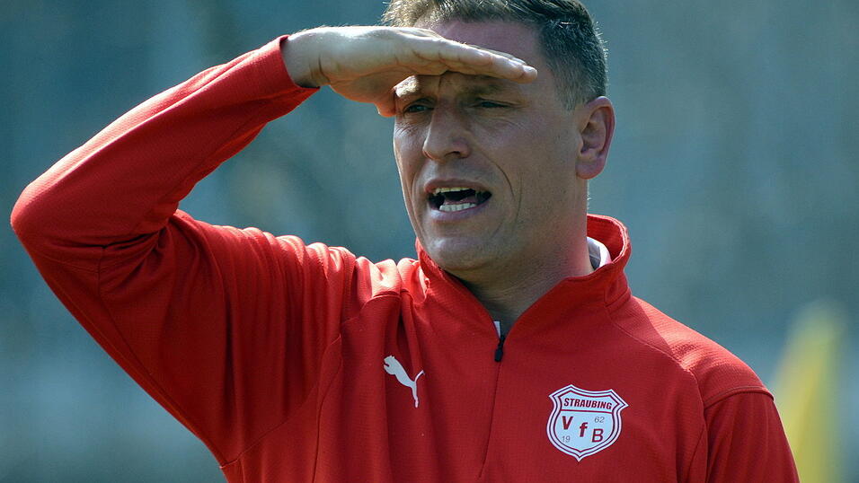 VfB Straubings Trainer Gregor Mrozek sah am Samstag wieder einmal eine Niederlage seiner Mannschaft. (Archiv)