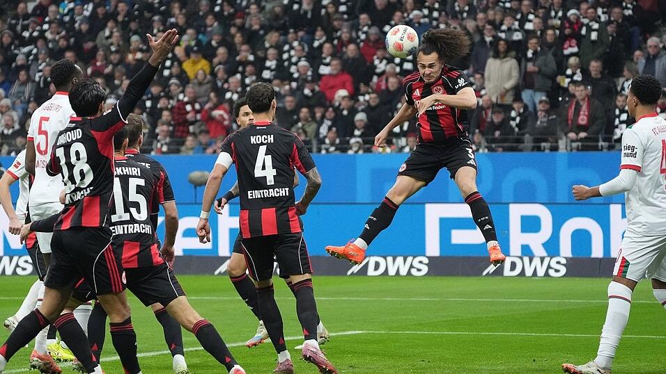 Die Eintracht wurde früh in die Defensive gedrängt. Die Eintracht wurde früh in die Defensive gedrängt.