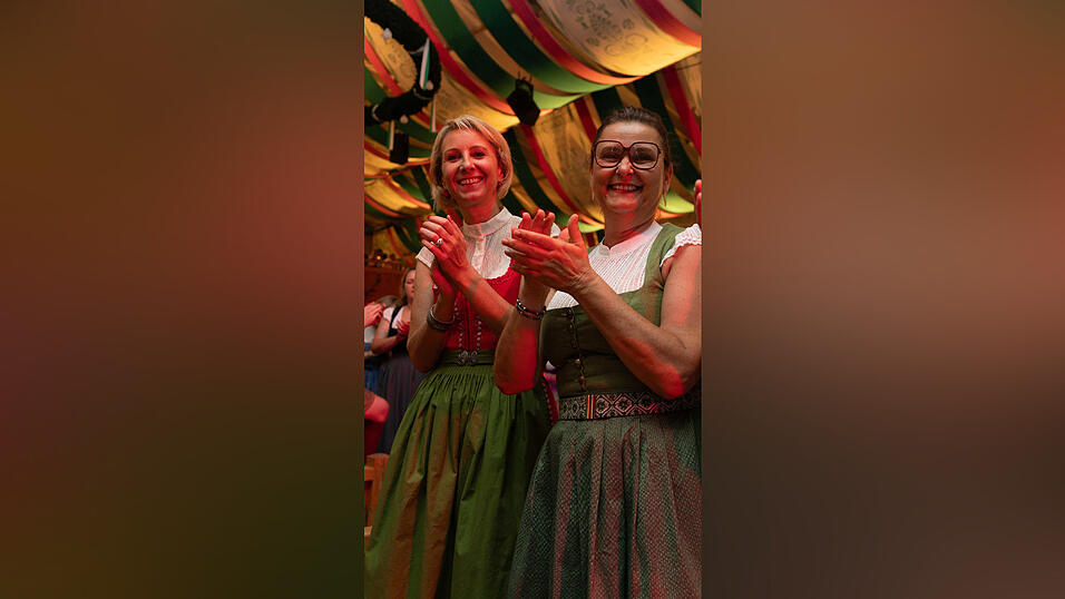 Die Partybilder vom Dienstag, 11. August, aus dem Festzelt Weckmann. Die Partybilder vom Dienstag, 11. August, aus dem Festzelt Weckmann.
