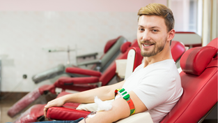 Mit nur einer Blutspende kann bis zu drei Patienten geholfen werden.