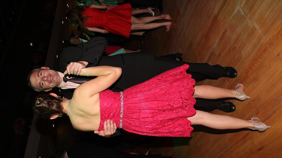 Die Bilder vom Abschlussball der Tanzschule Seidel in der Fraunhofer-Halle am 28. November. Die Bilder vom Abschlussball der Tanzschule Seidel in der Fraunhofer-Halle am 28. November.