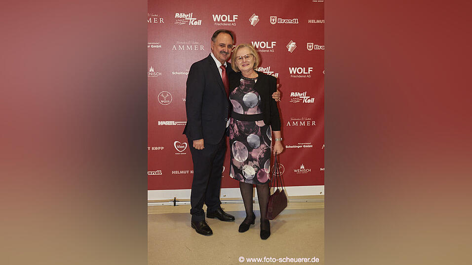 Die Metzgerzunft hat am Samstagabend in die Joseph-von-Fraunhofer-Halle eingeladen. Die Metzgerzunft hat am Samstagabend in die Joseph-von-Fraunhofer-Halle eingeladen.