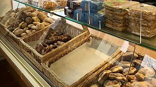 Die Berberhilfe Landshut versorgt ihre Klienten&nbsp;&ndash; so hei&szlig;en Bed&uuml;rftige bei der Einrichtung &ndash; mit dem Notwendigsten: Obst, Gem&uuml;se oder Backwaren.