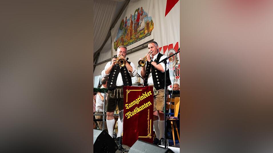 Die Partybilder vom Montag, 17. August, aus dem Festzelt Greindl. Die Partybilder vom Montag, 17. August, aus dem Festzelt Greindl.