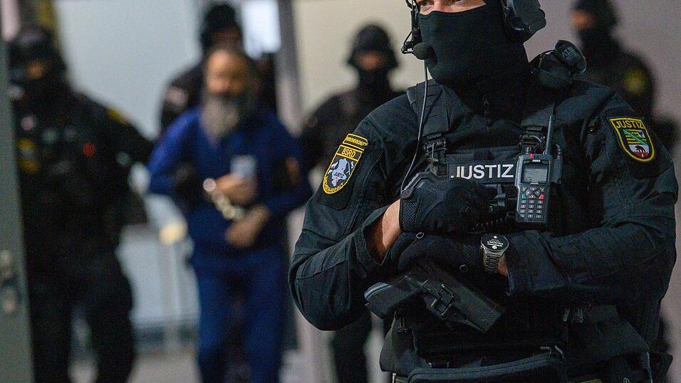 Aussagen von Betroffenen und Helfern stehen derzeit im Mittelpunkt des Prozesses gegen den Todesfahrer vom Magdeburger Weihnachtsmarkt. (Archivbild) Aussagen von Betroffenen und Helfern stehen derzeit im Mittelpunkt des Prozesses gegen den Todesfahrer vom Magdeburger Weihnachtsmarkt. (Archivbild)