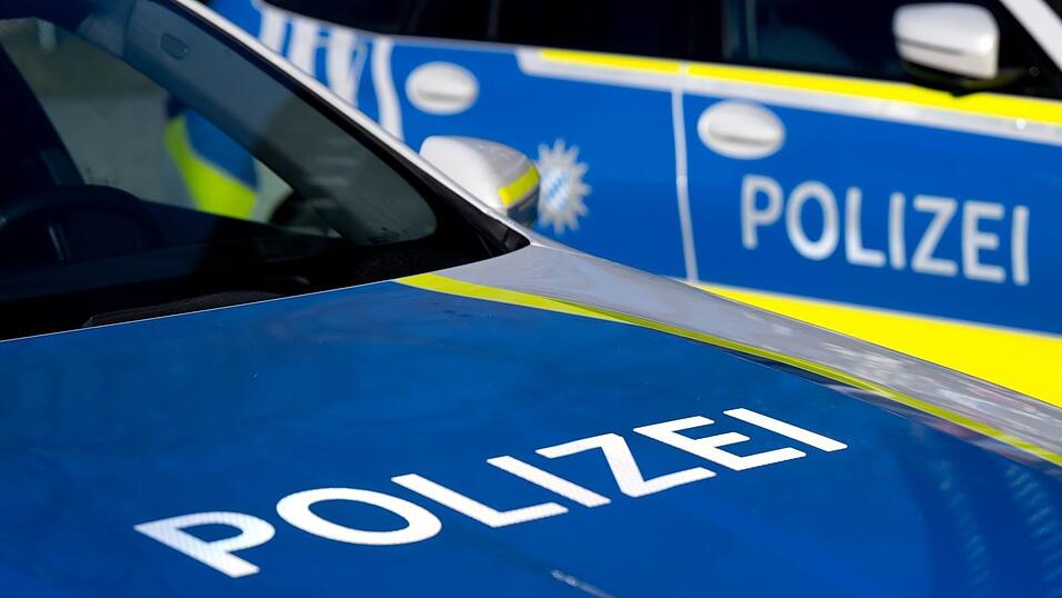 Ein 59-Jähriger bricht durchs Dach. (Symbolbild) Ein 59-Jähriger bricht durchs Dach. (Symbolbild)