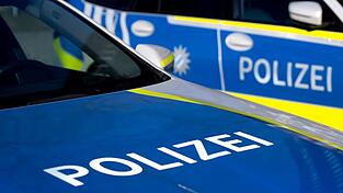 Ein 59-Jähriger bricht durchs Dach. (Symbolbild) Ein 59-Jähriger bricht durchs Dach. (Symbolbild)