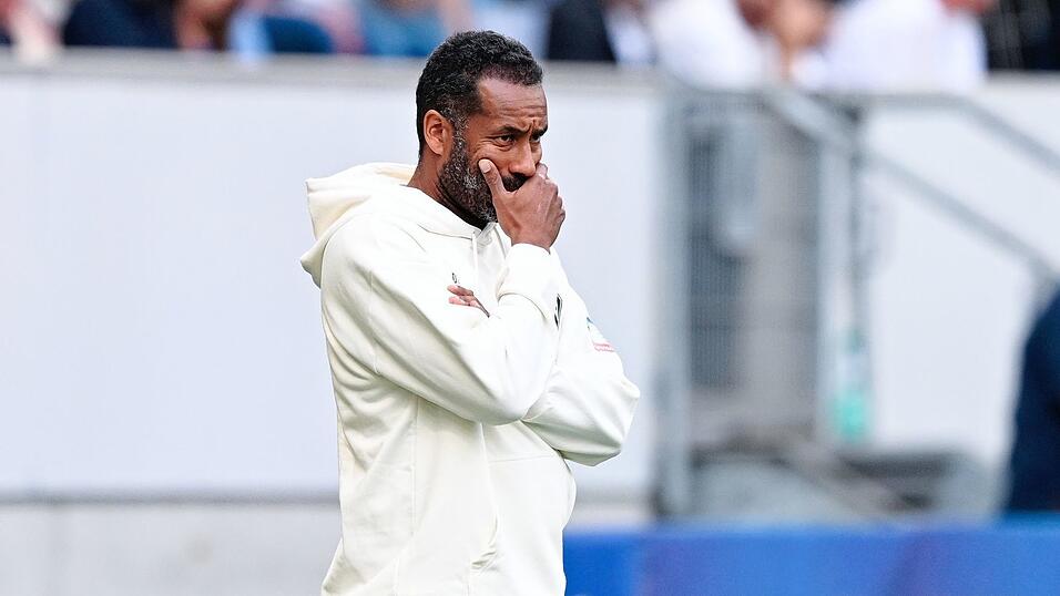 Nachdenkliche fr&uuml;hem Platzverweise f&uuml;r Werder: Trainer Daniel Thioune.