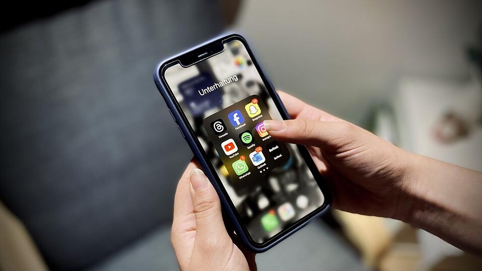 Nicht nur bei sozialen Medien, sondern auch bei Onlineshops und Shoppingapps ist die E-Mail-Adresse ein Teil der virtuellen Identität. (Symbolfoto) Nicht nur bei sozialen Medien, sondern auch bei Onlineshops und Shoppingapps ist die E-Mail-Adresse ein Teil der virtuellen Identität. (Symbolfoto)