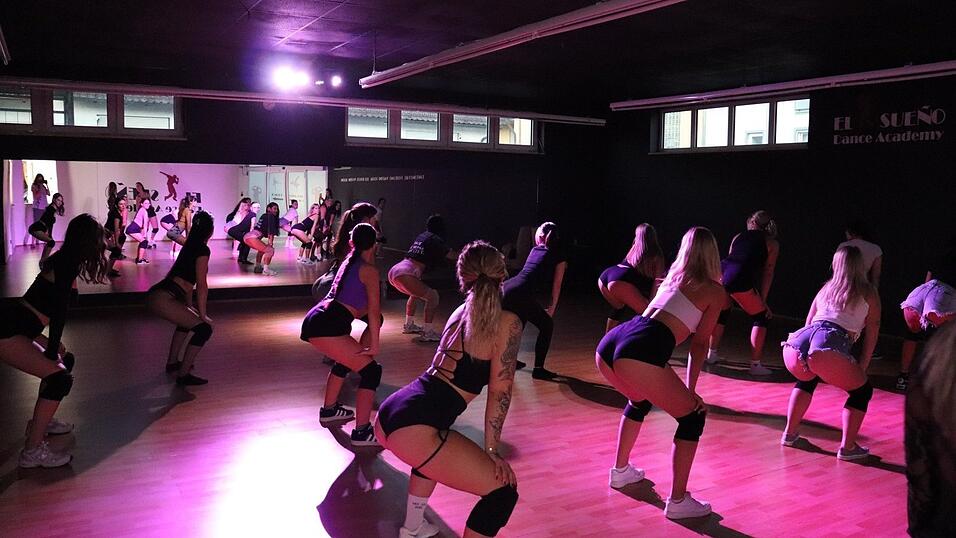 Karla Vazquez gab ihren ersten Twerkshop in Plattling. Karla Vazquez gab ihren ersten Twerkshop in Plattling.