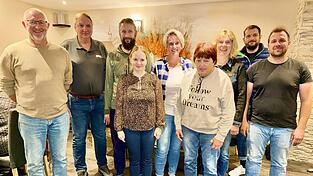 Sie wird heuer den Further Christkindlmarkt ermöglichen: die neu gewählte Vorstandschaft mit Stephanie Schächtl (Mitte) an der Spitze. Sie wird heuer den Further Christkindlmarkt ermöglichen: die neu gewählte Vorstandschaft mit Stephanie Schächtl (Mitte) an der Spitze.