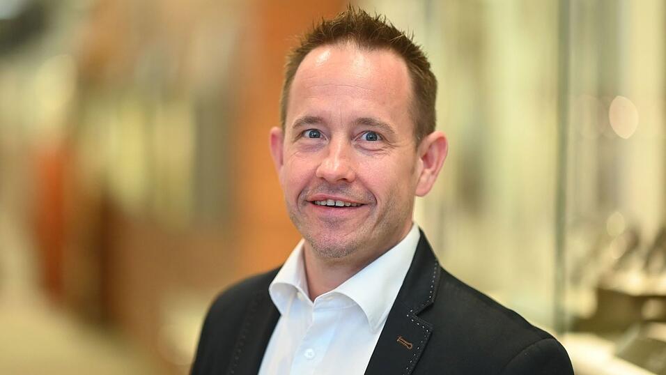 Die Schmuck-Geschäfte in der oberen Preislage laufen laut BVSU-Hauptgeschäftsführer Guido Grohmann sehr gut. (Archivbild) Die Schmuck-Geschäfte in der oberen Preislage laufen laut BVSU-Hauptgeschäftsführer Guido Grohmann sehr gut. (Archivbild)