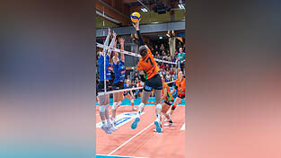 Die Straubinger Volleyballerinnen wollen gegen Köln ihre Siegesserie fortsetzen und den nächsten Heimerfolg feiern. Die Straubinger Volleyballerinnen wollen gegen Köln ihre Siegesserie fortsetzen und den nächsten Heimerfolg feiern.