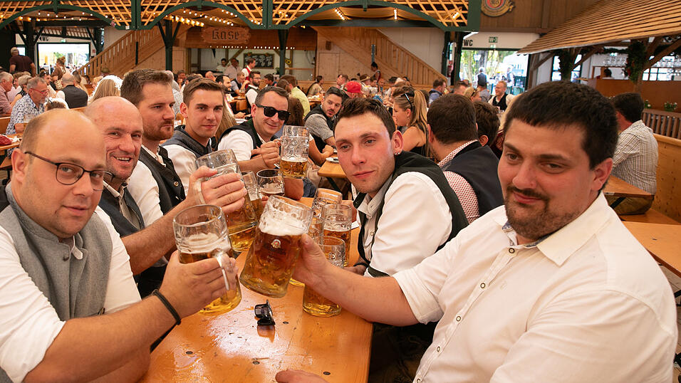 Die Partybilder vom Sonntag, 10. August, aus dem Festzelt Nothaft. Die Partybilder vom Sonntag, 10. August, aus dem Festzelt Nothaft.