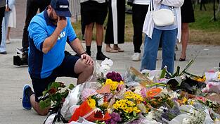 Wut, Trauer und Empörung bestimmen weiter den Alltag vieler in Sydney nach dem Attentat mit 15 Toten. Wut, Trauer und Empörung bestimmen weiter den Alltag vieler in Sydney nach dem Attentat mit 15 Toten.