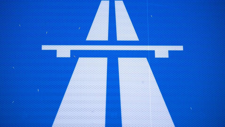 Noch mal rund 27 Millionen muss der Bund für die gescheiterte Pkw-Maut bezahlen. (Symbolbild) Noch mal rund 27 Millionen muss der Bund für die gescheiterte Pkw-Maut bezahlen. (Symbolbild)