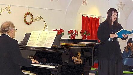 Polina Danilova und Hans G. Langrieger sorgten f&uuml;r ein Ersatzprogramm.