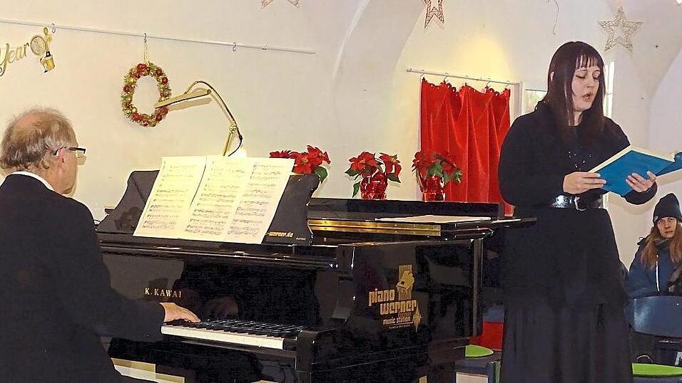 Polina Danilova und Hans G. Langrieger sorgten f&uuml;r ein Ersatzprogramm.