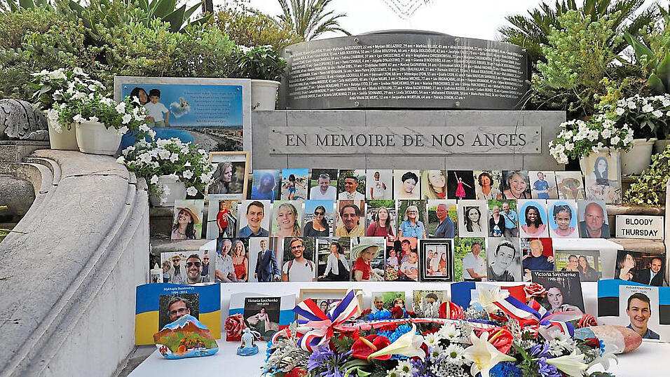 Das Denkmal erinnert an den Anschlag im Sommer 2016, der in unmittelbarer N&auml;he auf der Promenade in Nizza stattfand.