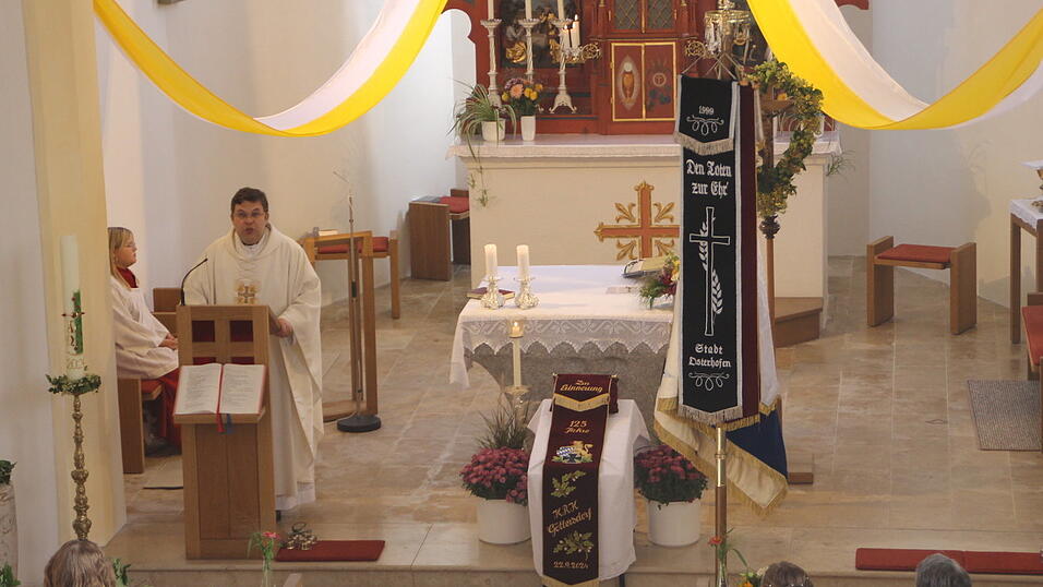 Pfarrer Emanuel Hartmann zelebrierte den Gottesdienst.