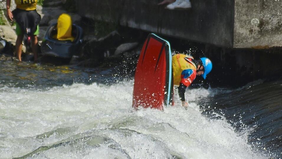 Am Donnerstag wurden die Wettkämpfe auf die andere Uferseite verlegt. Am Donnerstag wurden die Wettkämpfe auf die andere Uferseite verlegt.