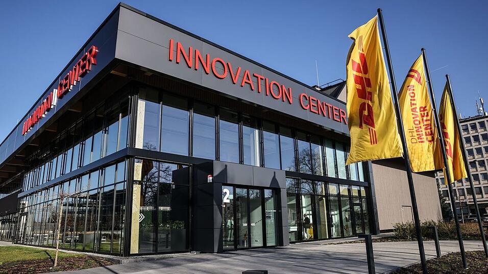 Das Post-Management stellte die Jahreszahlen in seinem neuen Innovationszentrum in Troisdorf bei Bonn vor.