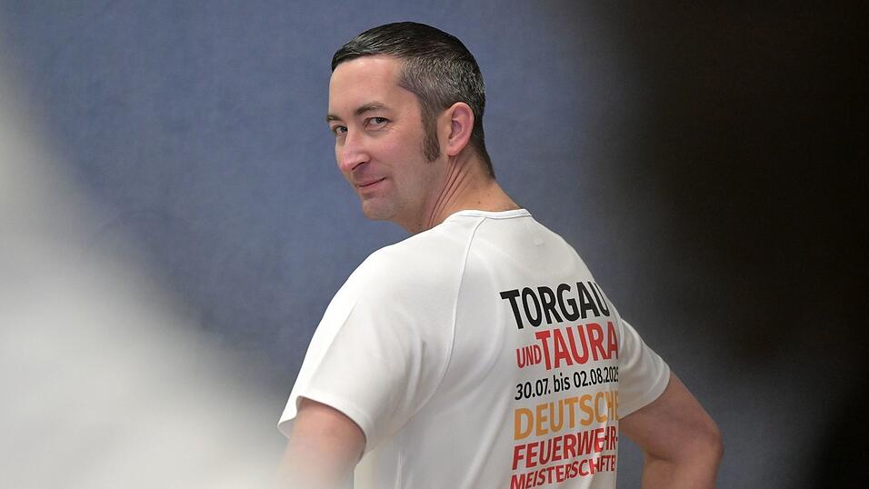 Richard M&uuml;nder hat einen Eklat ausgel&ouml;st, weil bei Meisterschaften im Feuerwehrsport in Sachsen 2025 die ge&auml;chtete erste Strophe des Deutschlandliedes erklang.