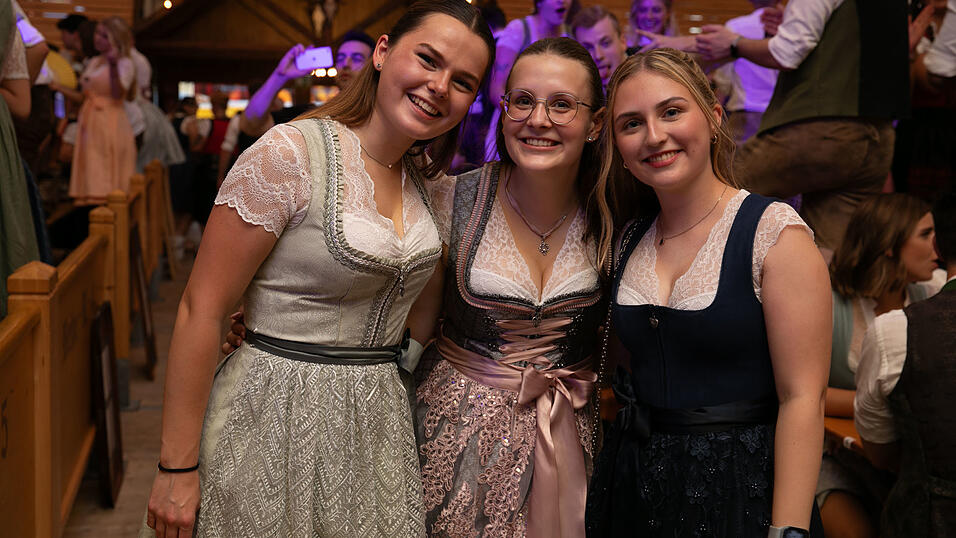 Die Partybilder vom Mittwoch, 13. August, aus dem Festzelt Nothaft. Die Partybilder vom Mittwoch, 13. August, aus dem Festzelt Nothaft.