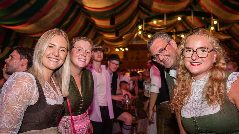 Die Partybilder vom Sonntag, 16. August, aus dem Festzelt Weckmann. Die Partybilder vom Sonntag, 16. August, aus dem Festzelt Weckmann.