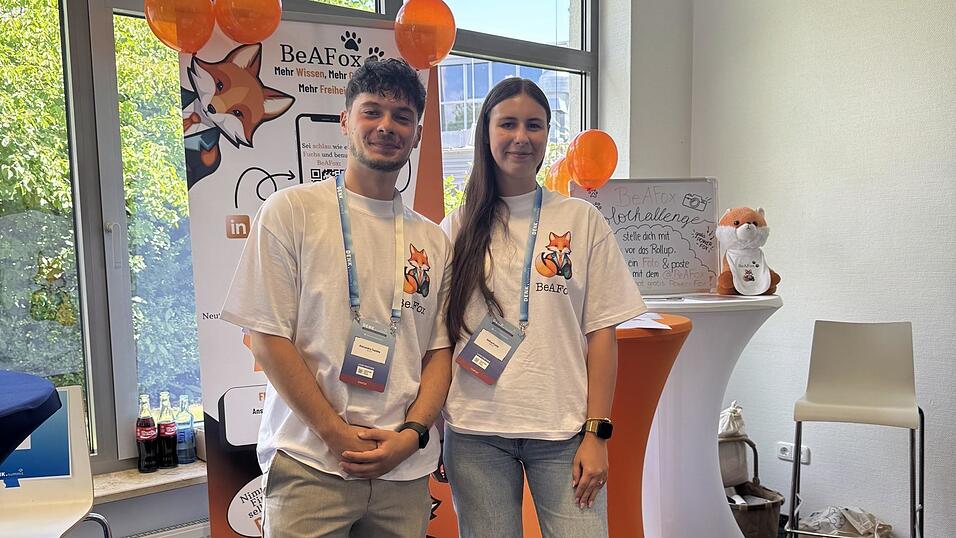Der Softwareentwickler Alexandru Tapelea und Selina Fuchs sind demnächst auf Messen und Wettbewerben unterwegs, um ihr Projekt bekannter zu machen und Leute aus der Tech-Branche kennenzulernen. Der Softwareentwickler Alexandru Tapelea und Selina Fuchs sind demnächst auf Messen und Wettbewerben unterwegs, um ihr Projekt bekannter zu machen und Leute aus der Tech-Branche kennenzulernen.