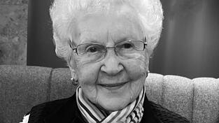 Elfriede Hochholzer (&dagger;)