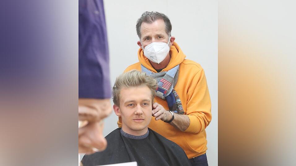 Christian Kurtenbachs Grundsatz ist dabei 'die Kunst des Weglassens'. Das betont er mehrmals. Er will keine neuen K&ouml;rperteile schaffen, sondern mit m&ouml;glichst wenig Aufwand viel Effekt erzielen.