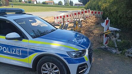 Bei Baggerarbeiten fanden Arbeiter an der Westumgehung in Bad K&ouml;tzting&nbsp;Munitionsteile. Die Polizei sperrte den Bereich ab.&nbsp;