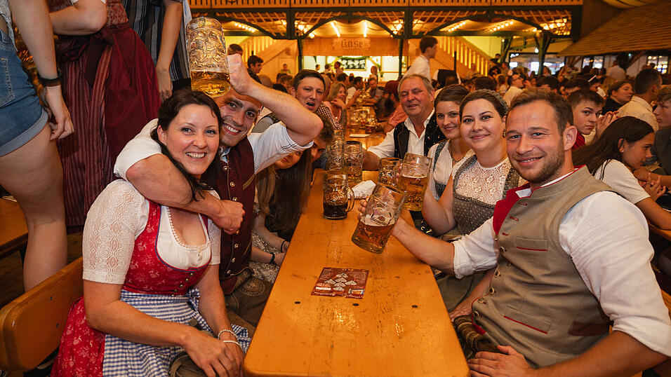Die Partybilder vom Sonntag, 18. August, aus dem Festzelt Nothaft. Die Partybilder vom Sonntag, 18. August, aus dem Festzelt Nothaft.