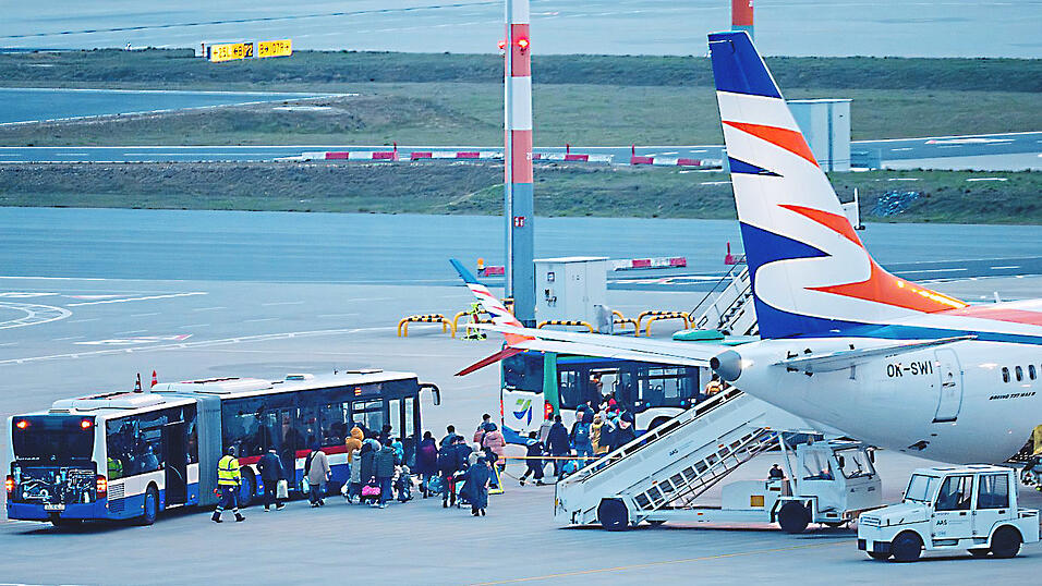 In Berlin ist am Dienstag eine Chartermaschine mit 155 Afghanen an Bord gelandet. Aufnahmezusagen f&uuml;r Afghanen, die als Ortskr&auml;fte gearbeitet haben, gab es unter anderem auch im M&auml;rz 2024 (Bild).