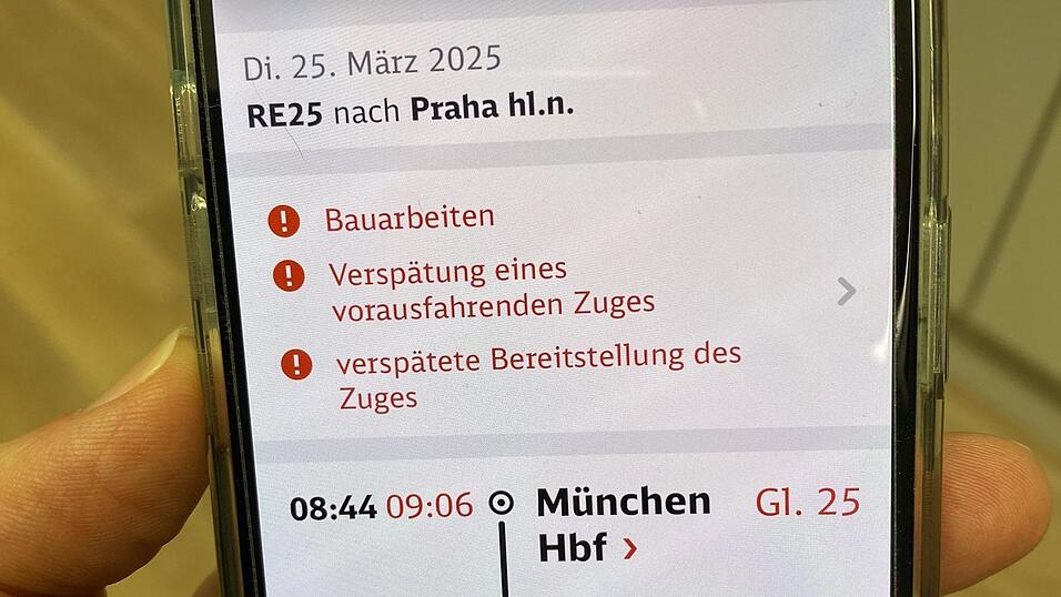 Der Alex ist chronisch unpünktlich. Der Alex ist chronisch unpünktlich.