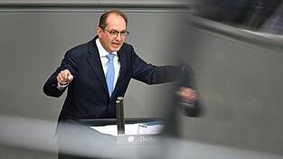 Alexander Dobrindt nennt keine Belege für seine Hochstufung der Bedrohungslage. Alexander Dobrindt nennt keine Belege für seine Hochstufung der Bedrohungslage.