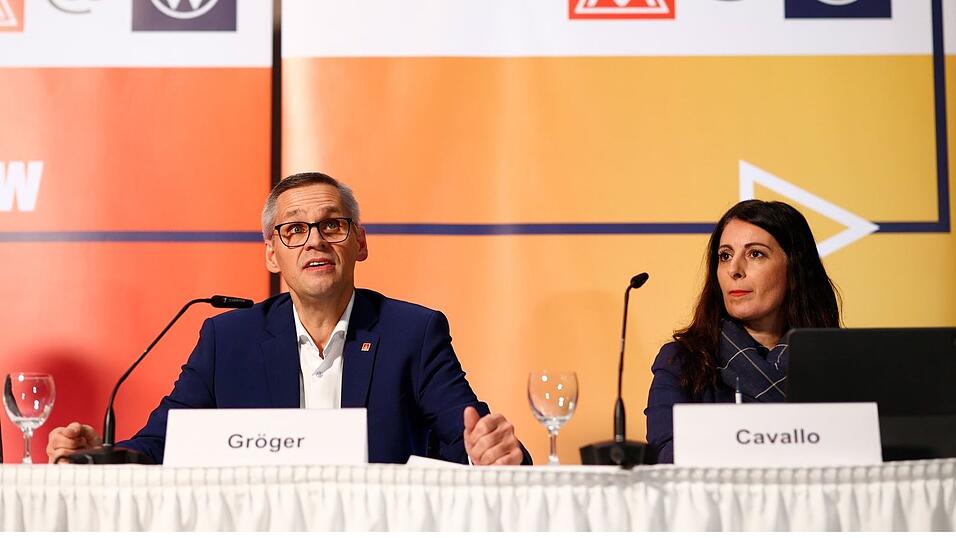 Thorsten Gr&ouml;ger und Daniela Cavallo sehen die Tarifeinigung von Ende 2024 weiter als verbindliche Grundlage f&uuml;r die Zukunft der VW-Standorte. (Archivbild)