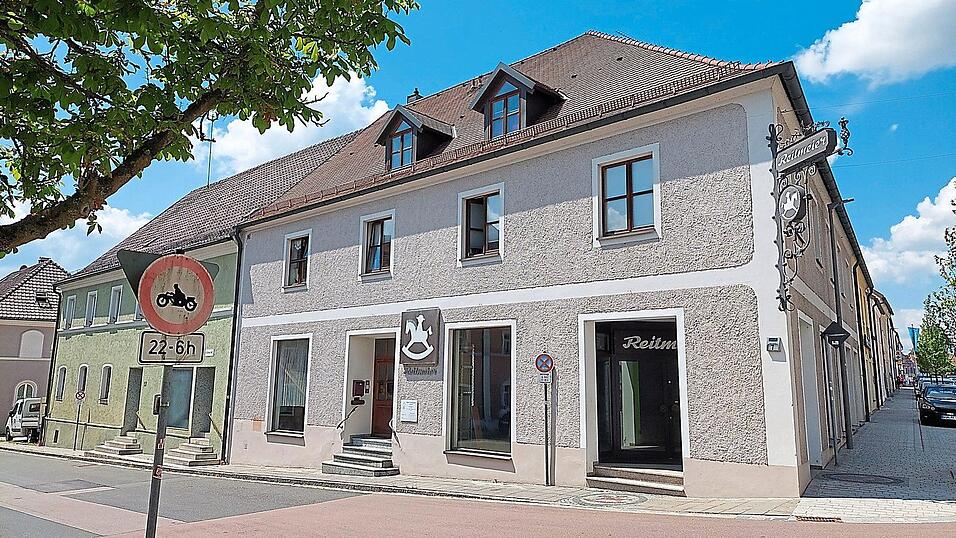 Im ehemaligen Reitmeier-Haus kann man ab November trainieren. Christian Groitl eröffnet ein Fitnessstudio. Im ehemaligen Reitmeier-Haus kann man ab November trainieren. Christian Groitl eröffnet ein Fitnessstudio.