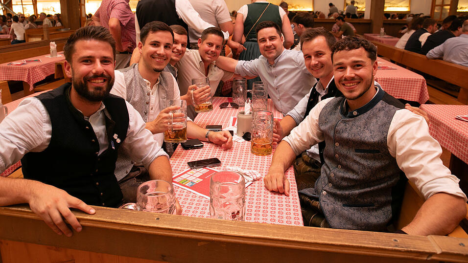 Die Partybilder vom Mittwoch, 13. August, aus dem Festzelt Krönner. Die Partybilder vom Mittwoch, 13. August, aus dem Festzelt Krönner.
